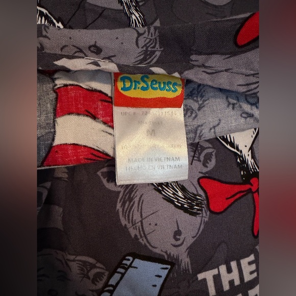 Dr. Seuss The Cat in The Hat Print Nursing Medical Scrub Top Women’s Medium - Picture 3 of 5